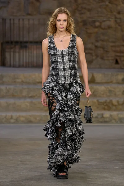 Look 27